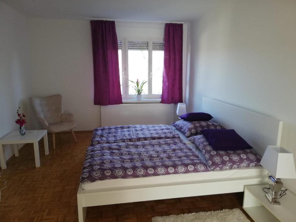 Apartment Graz Lustbuhel tesisinde bir odada yatak veya yataklar