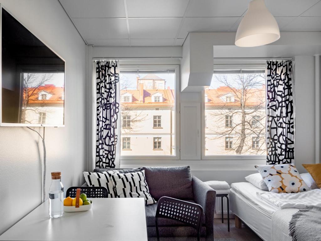 Modern Downtown Studio - 