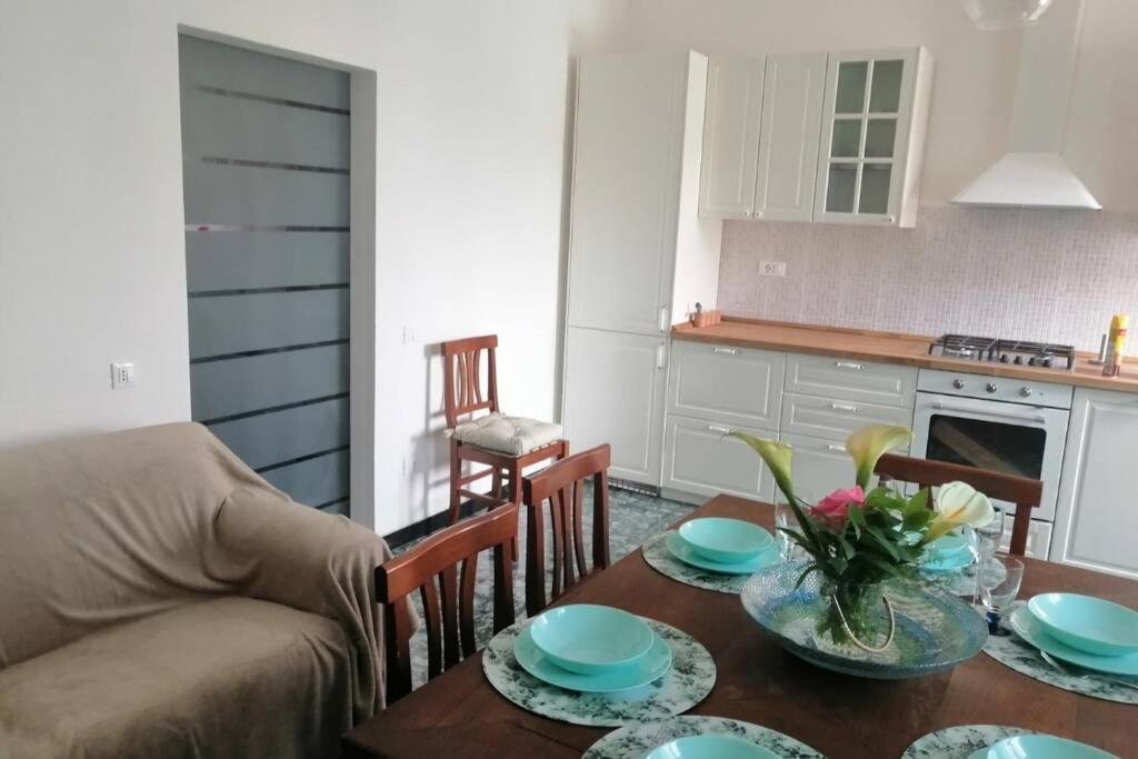 Kuchyňa alebo kuchynka v ubytovaní La villetta di zio Claudio a Vada - 6 posti letto