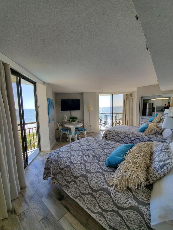 426 Belle Vue Magnificent Oceanfront studio with two balconies - Housity