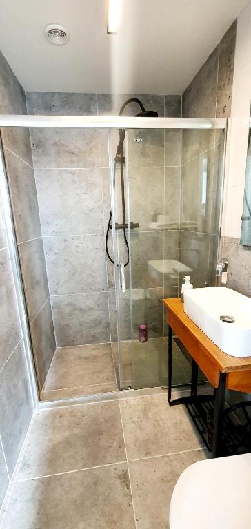 Kúpeľňa v ubytovaní Apartamenty w Kamienicy - centrum, bezpłatny parking