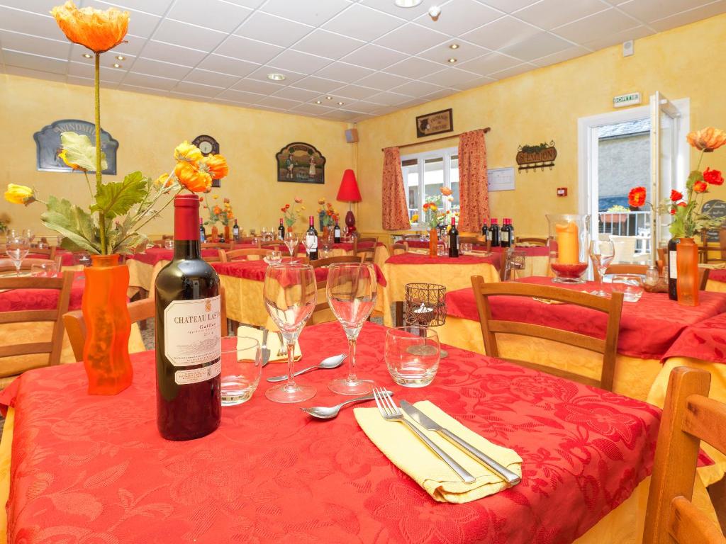 Nápoje v ubytování Hotel Logis Auberge de l'Isard
