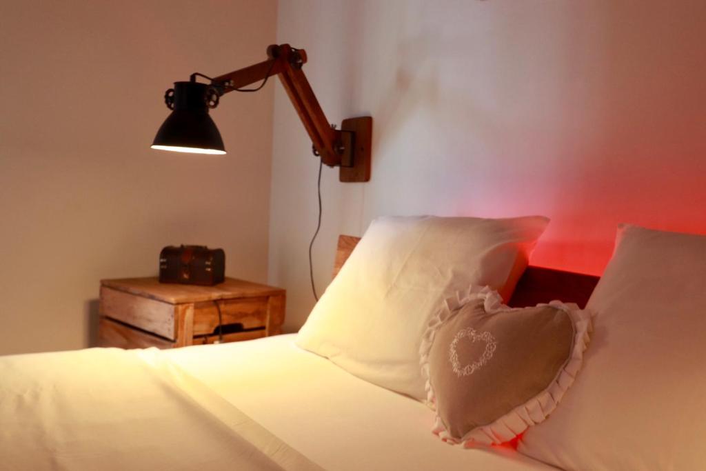 Postel nebo postele na pokoji v ubytování Une Nuit Ailleurs