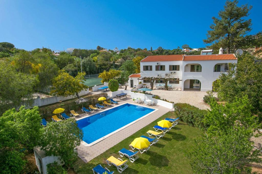 Výhled na bazén z ubytování Villa Laranja do Sul by Villa Plus nebo okolí