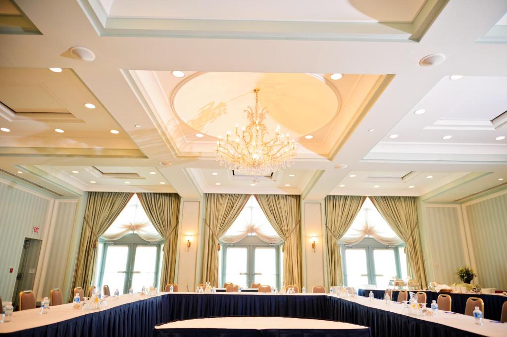 The Waterside Innにあるビジネスエリアまたは会議室