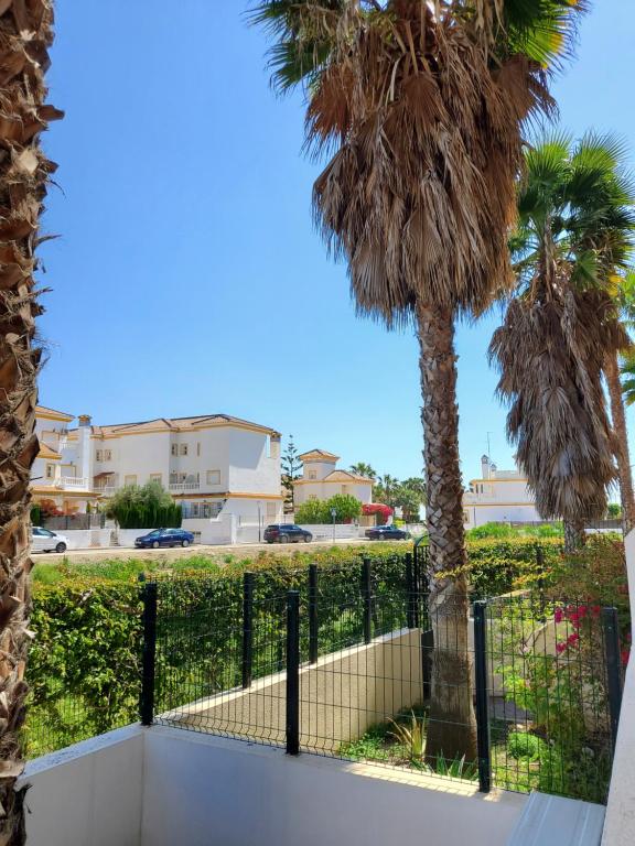 Fotografia z galérie ubytovania BAJO en PRIMERA LÍNEA de VERA-PLAYA con piscina privada! v destinácii Vera