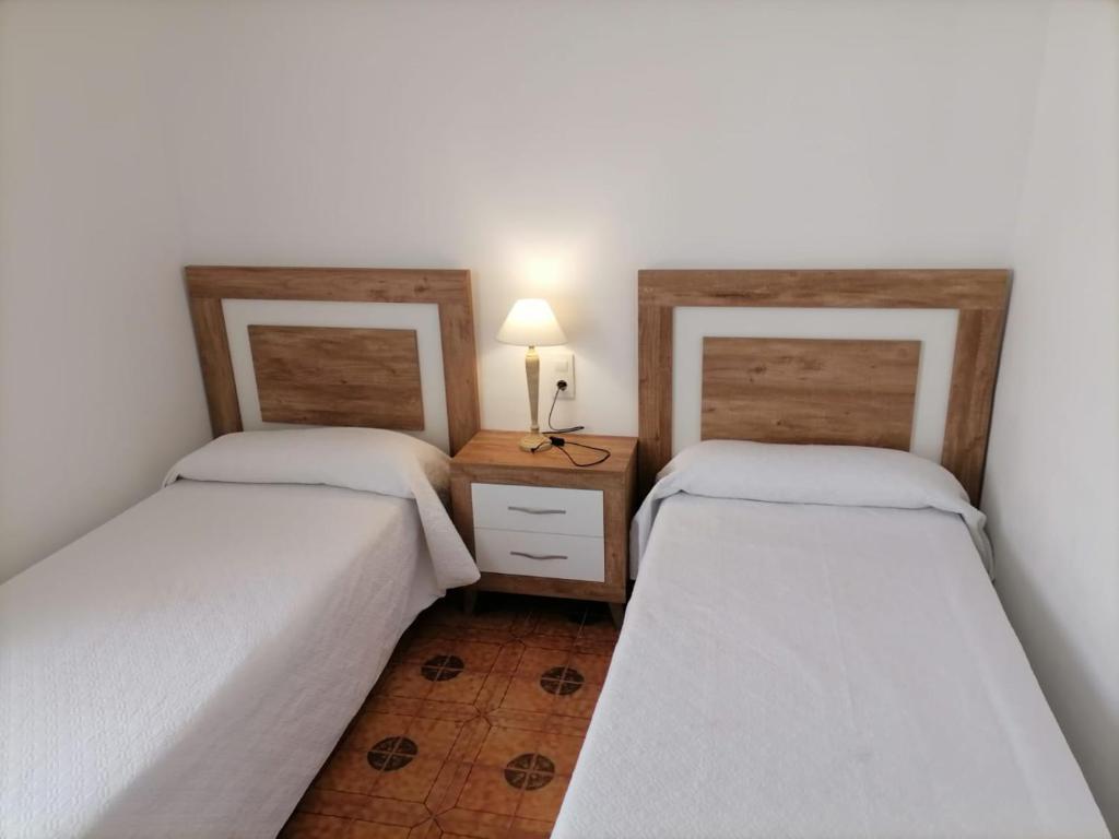 Llit o llits en una habitació de Urbanización Bahía Mar con piscina
