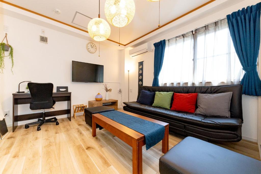 a living room with a couch and a desk at BOUTOU - Vacation STAY 34136v in Tokyo