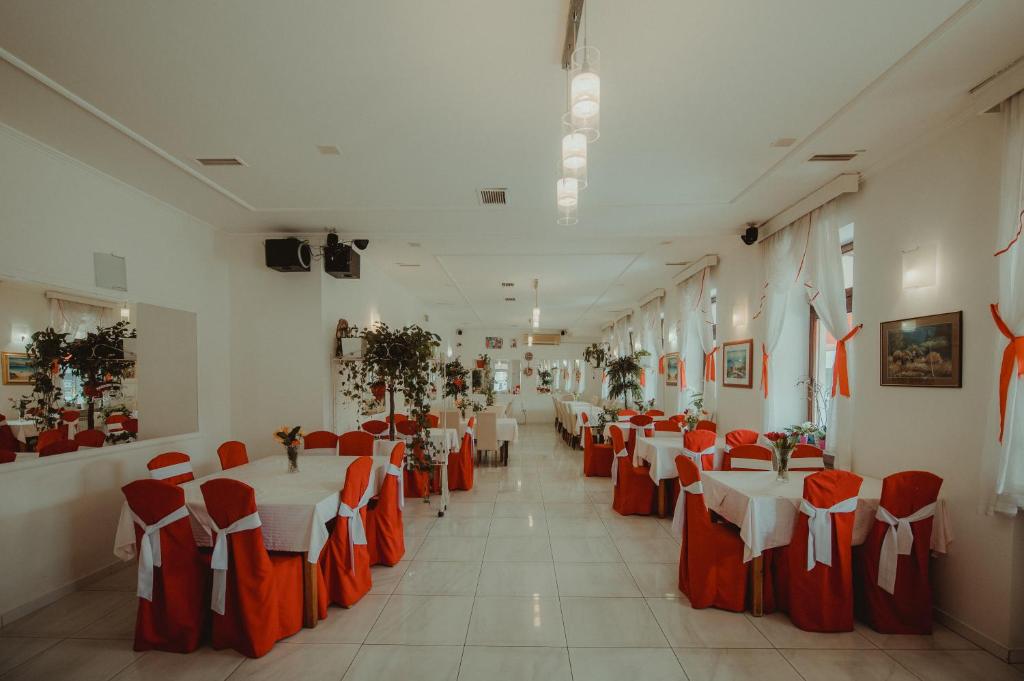 Reštaurácia alebo iné gastronomické zariadenie v ubytovaní B&B Laguna