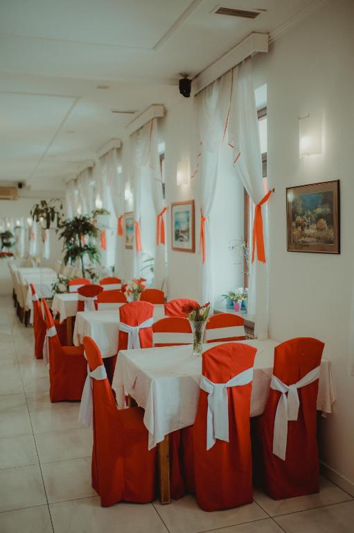 Reštaurácia alebo iné gastronomické zariadenie v ubytovaní B&B Laguna