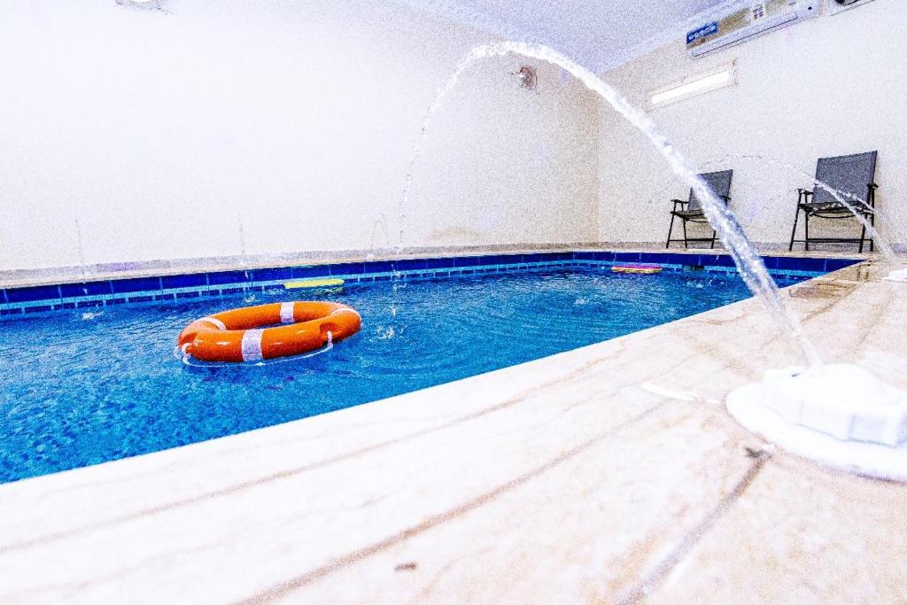 Swimmingpoolen hos eller tæt på شاليهات السعد بالطايف