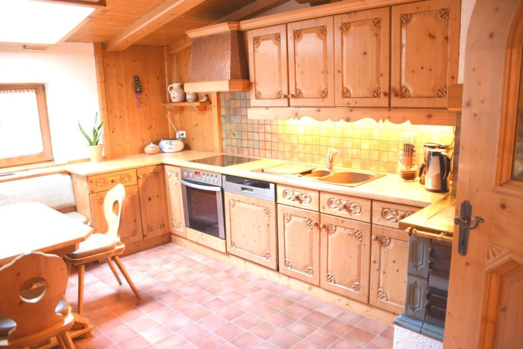 Kuchyň nebo kuchyňský kout v ubytování Ferienwohnung Heideggerhof