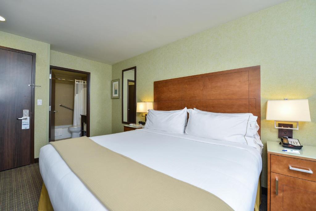 Holiday Inn Express Manhattan Midtown West, an IHG Hotel - Standard King Room