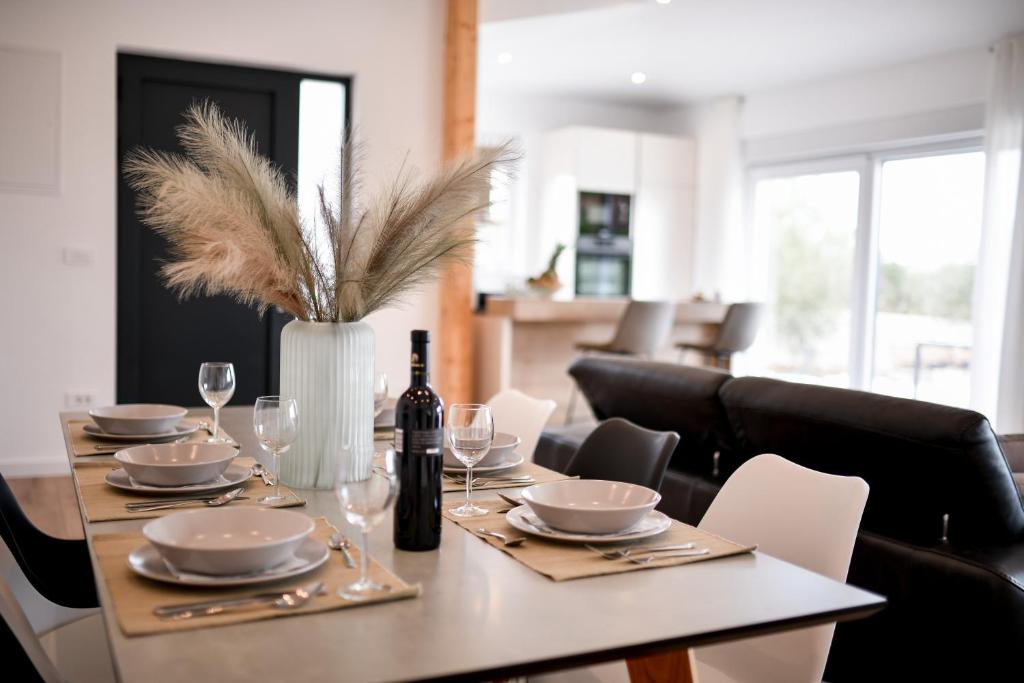 Posedenie v ubytovaní Wonderful Holiday House Bruno with heated pool