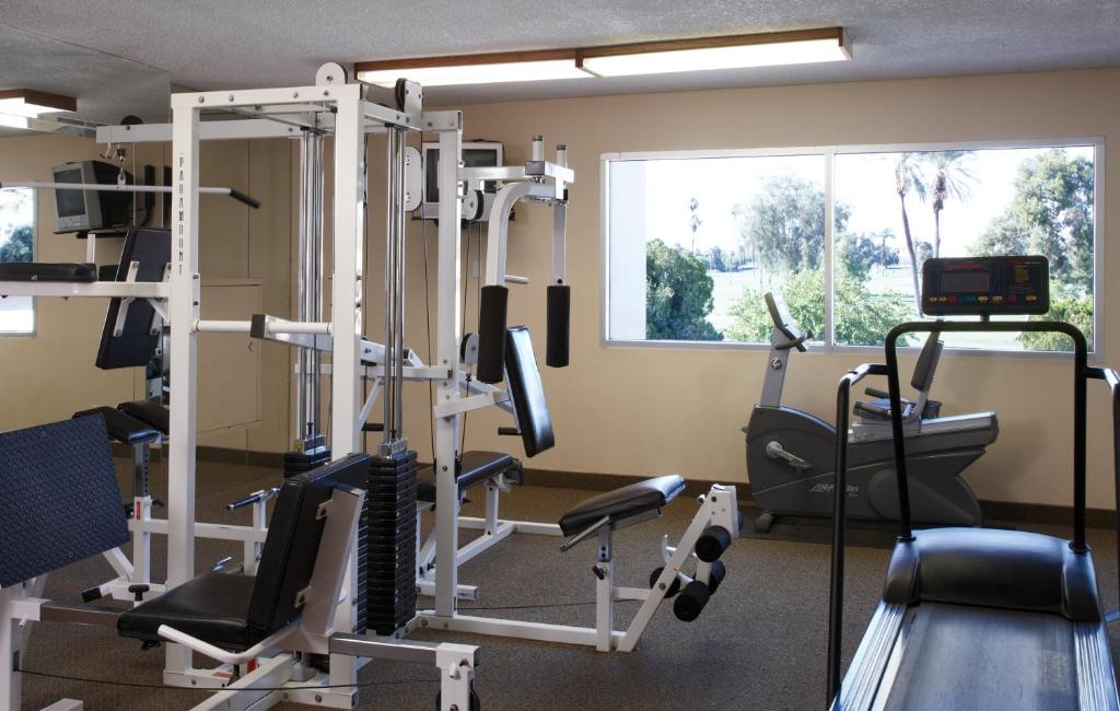 Fitness centrum a/nebo fitness zařízení v ubytování WorldMark Palm Springs - Plaza Resort and Spa
