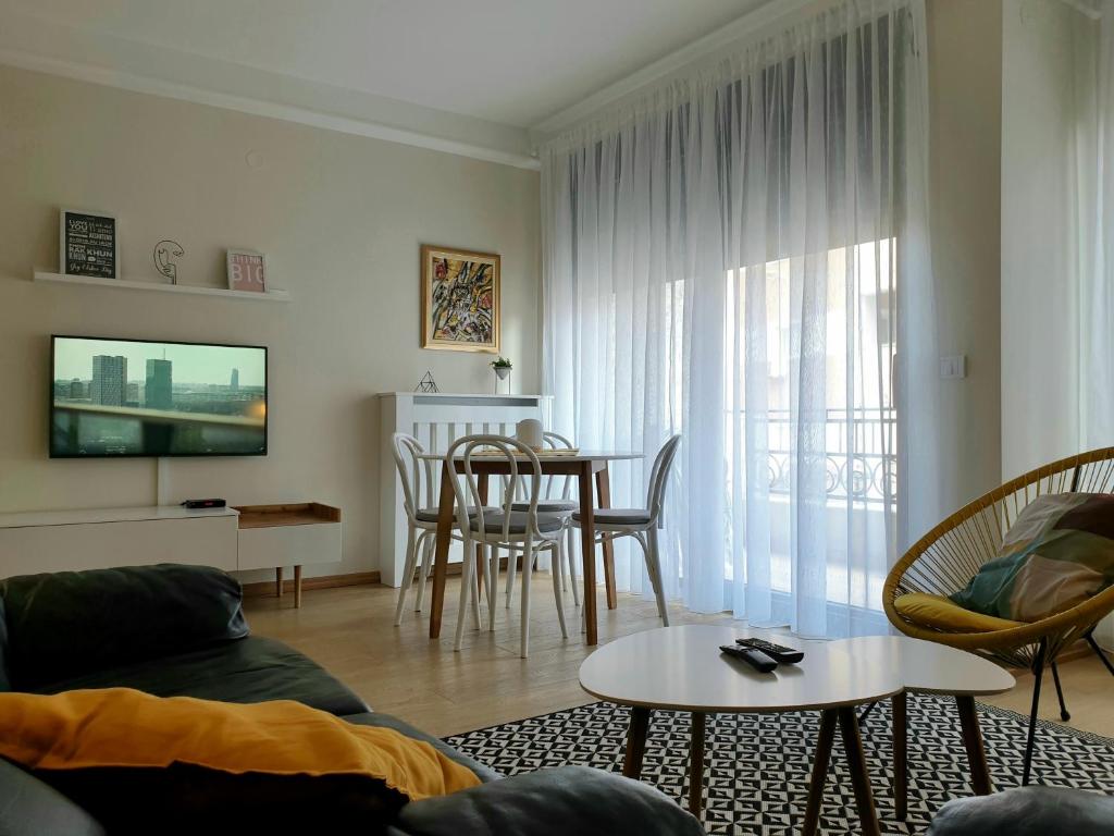 TV a/nebo společenská místnost v ubytování PRONTO apartman & PRONTO studios