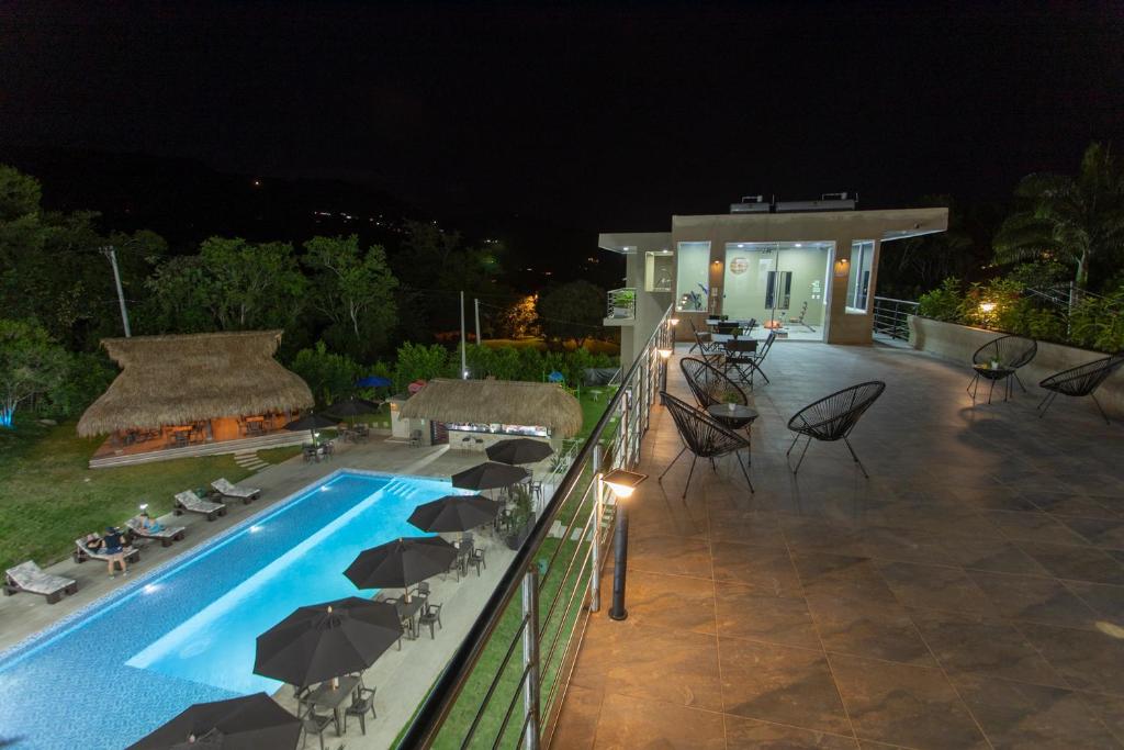 Bazén v ubytování Hotel Natural Hill's by H&R nebo v jeho okolí