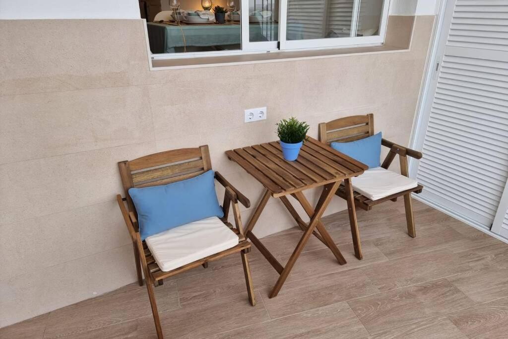 Posedenie v ubytovaní Precioso apartamento 1ª linea de playa Getares