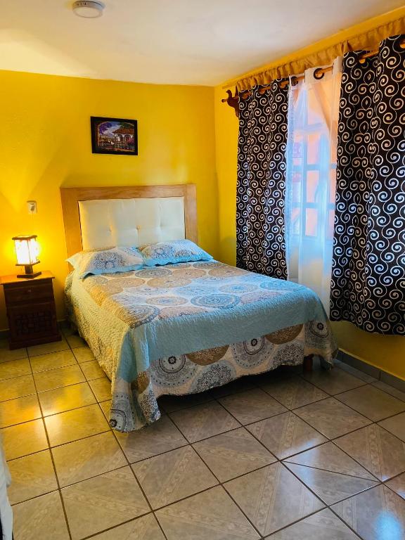 Letto o letti in una camera di El paraíso de Zacatlán DEPARTAMENTO con JARDÍN, 11 pax