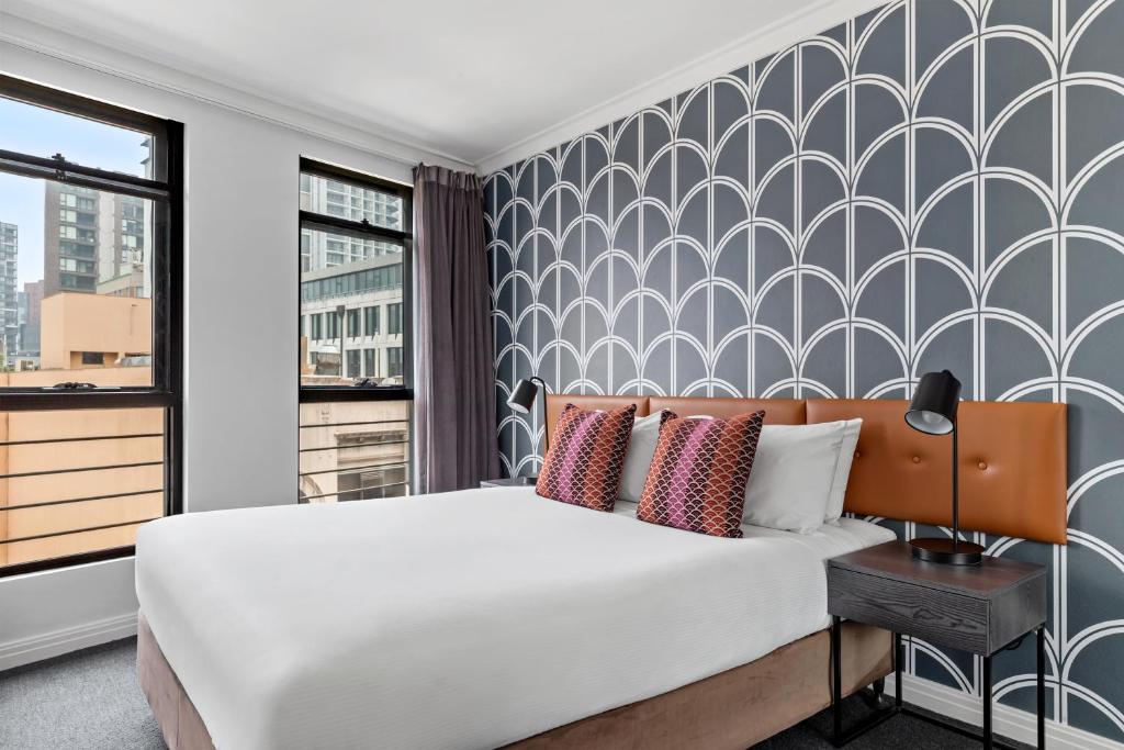 Ένα ή περισσότερα κρεβάτια σε δωμάτιο στο Mantra Sydney Central