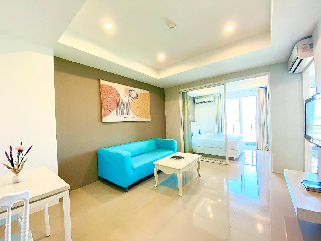 TV a/nebo společenská místnost v ubytování The Palms Residence - SHA Extra Plus