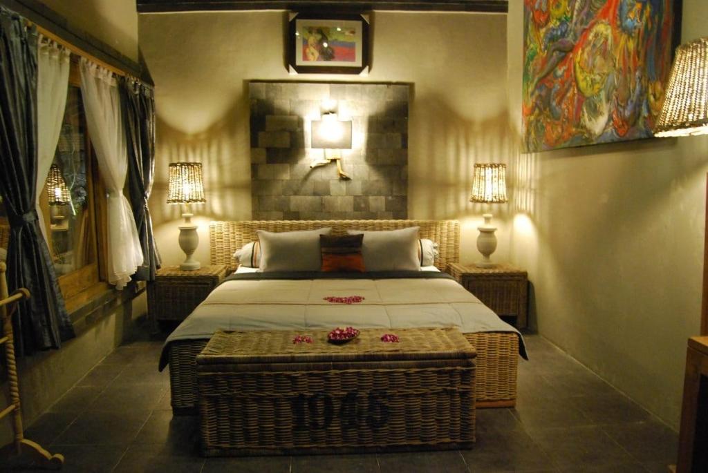 Postel nebo postele na pokoji v ubytování Astuti Gallery Homestay