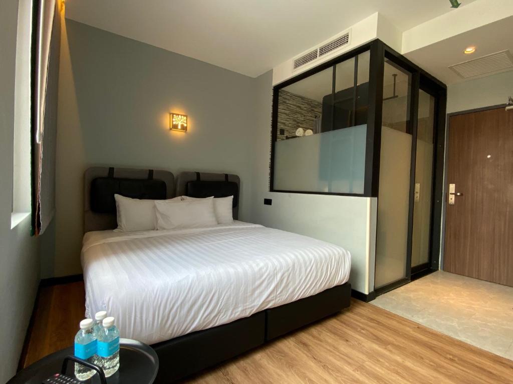 Postel nebo postele na pokoji v ubytování The Seraya Hotel