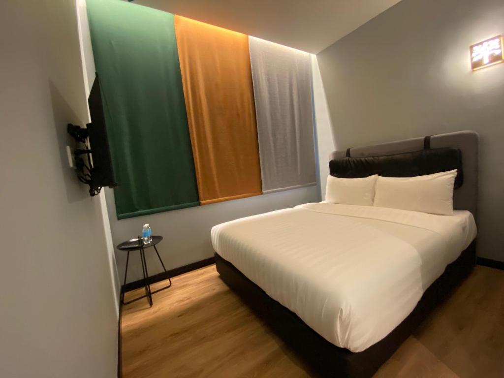 Postel nebo postele na pokoji v ubytování The Seraya Hotel