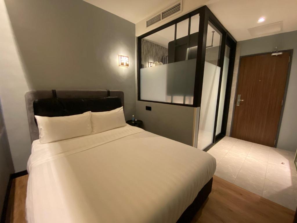Postel nebo postele na pokoji v ubytování The Seraya Hotel