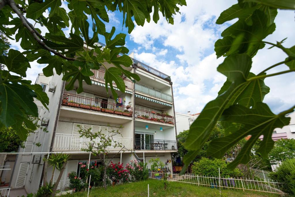 Budova, v ktorej sa apartmán nachádza