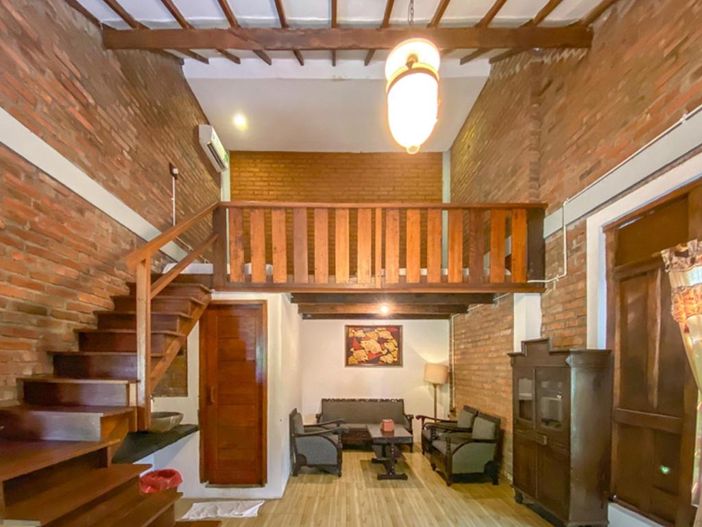 Kuchyň nebo kuchyňský kout v ubytování Griya Gribig Guest House Mitra RedDoorz