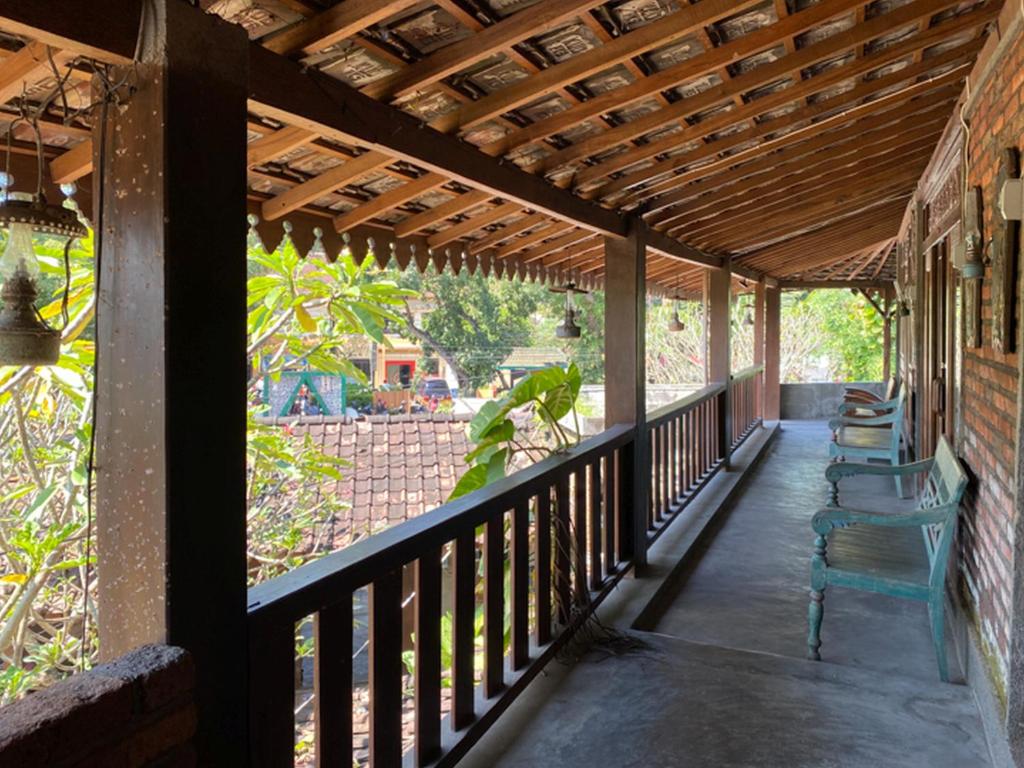 Balkón nebo terasa v ubytování Griya Gribig Guest House Mitra RedDoorz