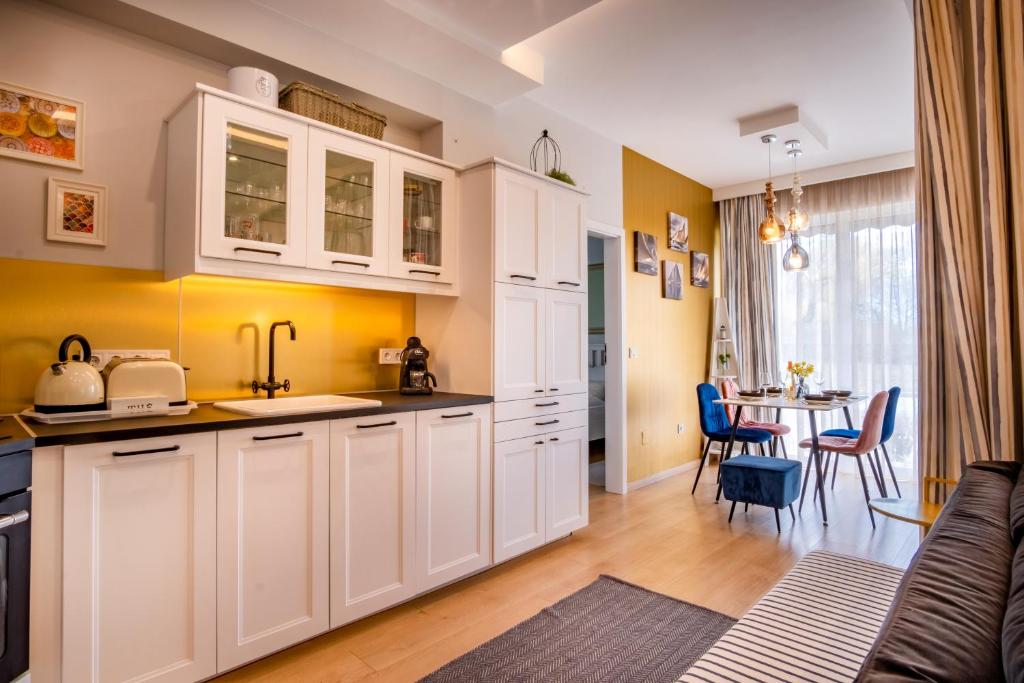 Kuchyňa alebo kuchynka v ubytovaní MyFlat Casa Premium Apartment