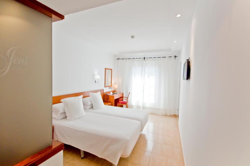 Hotel Jeni & Restaurant, Es Mercadal - Harga Terbaru 2022