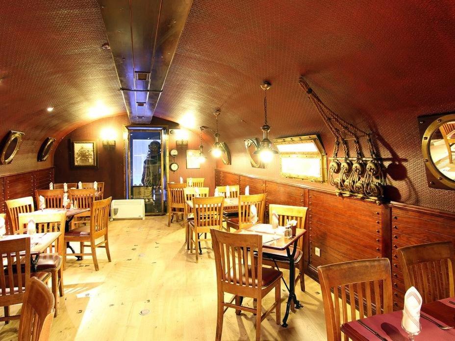 Posezení v ubytování Logis Hôtel Restaurant Le Drakkar