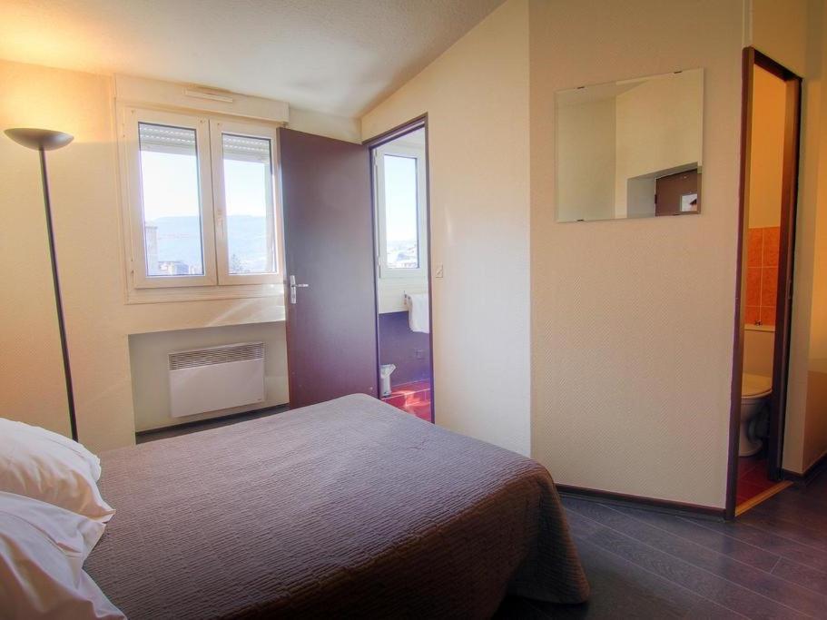 Postel nebo postele na pokoji v ubytování Logis Hôtel Restaurant Le Drakkar