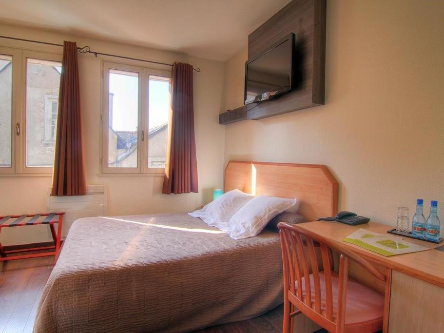 Postel nebo postele na pokoji v ubytování Logis Hôtel Restaurant Le Drakkar