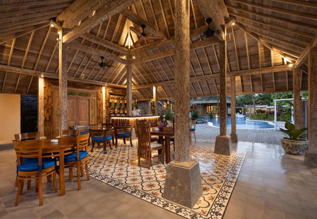 Restaurace v ubytování Saba Villa by Sanga Sanga Hospitality