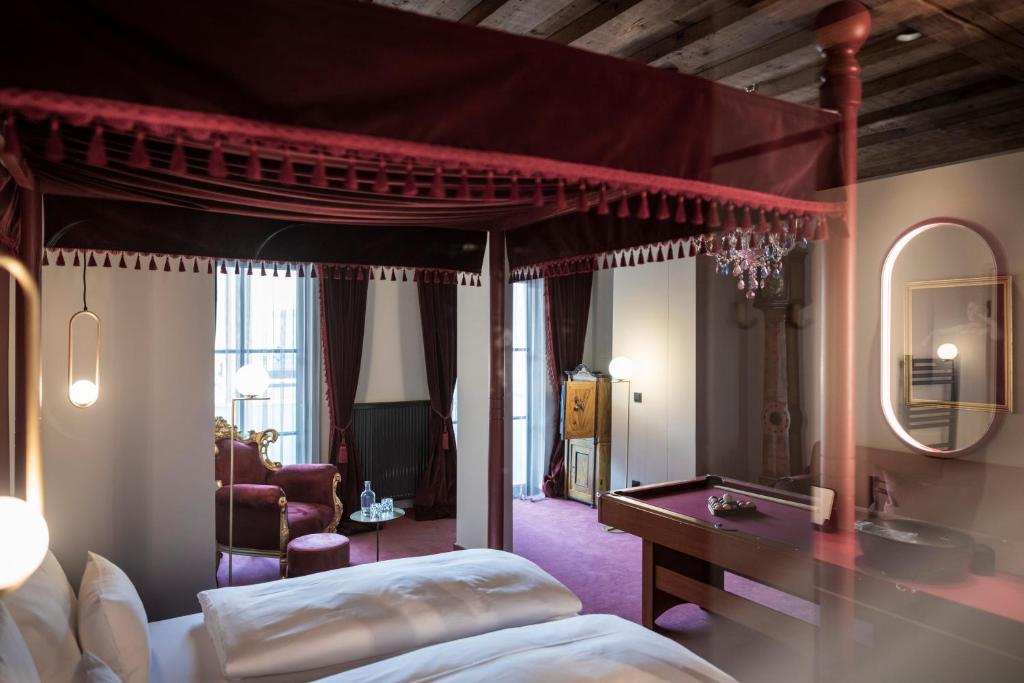 Postel nebo postele na pokoji v ubytování Altstadthotel Weisses Kreuz