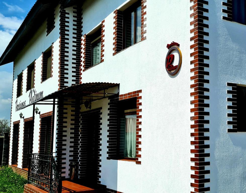 El edificio en el que está la pensión