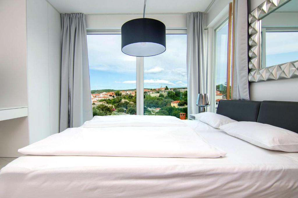 Postel nebo postele na pokoji v ubytování Marina di Portapisana Luxury private villa
