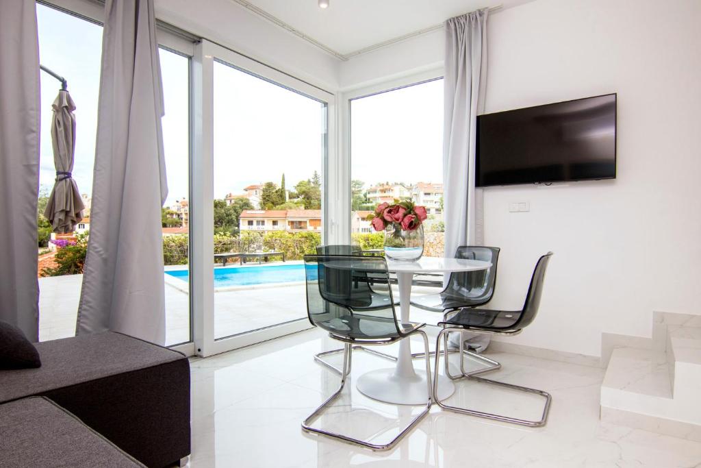 Bazén v ubytování Marina di Portapisana Luxury private villa nebo v jeho okolí