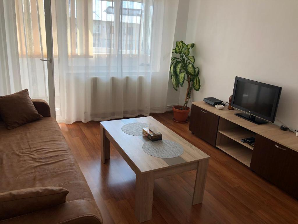 Μια τηλεόραση ή/και κέντρο ψυχαγωγίας στο Apartament Târgoviște în regim hotelier cu 2 camere