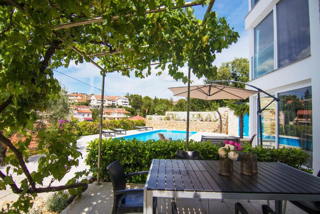 Bazén v ubytování Marina di Portapisana Luxury private villa nebo v jeho okolí
