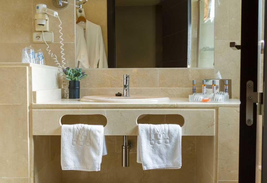 Hotel Moderno Puerta del Sol - 14