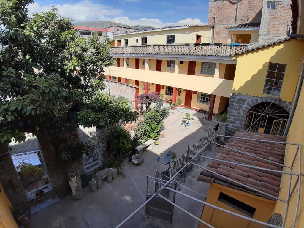 an overhead view of the courtyard of a building at HOSPEDAJE CENTRAL in Ayacucho