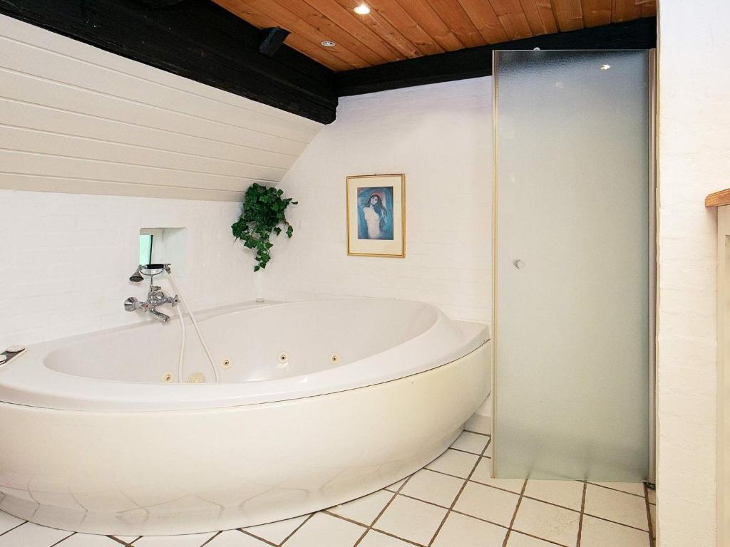 Koupelna v ubytování Holiday home Asaa II