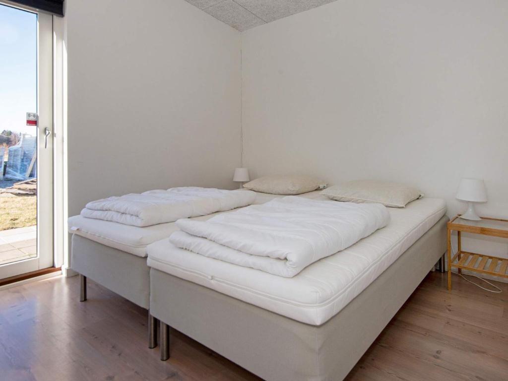 Postel nebo postele na pokoji v ubytování 14 person holiday home in Glesborg-By Traum
