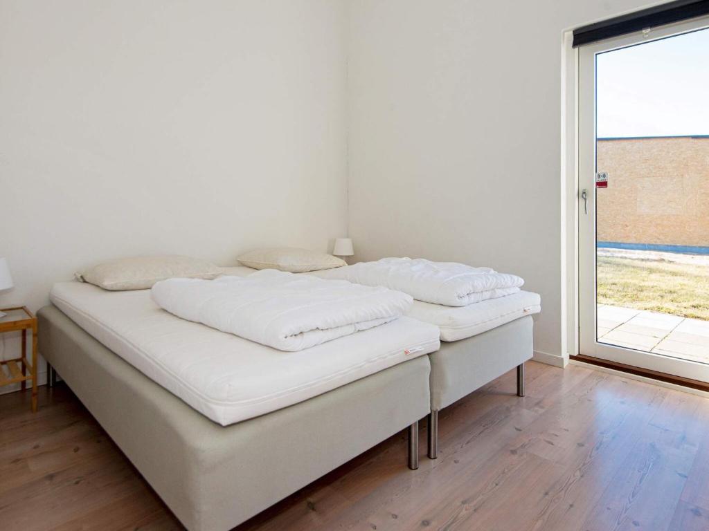 Postel nebo postele na pokoji v ubytování 14 person holiday home in Glesborg-By Traum