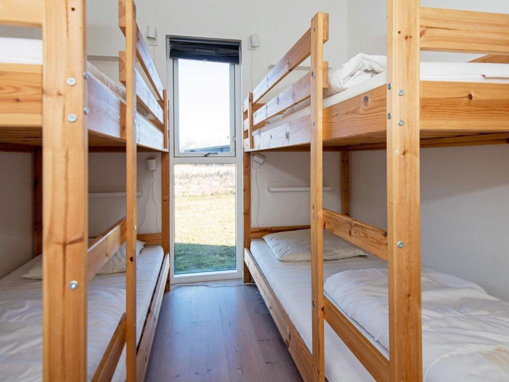 Postel nebo postele na pokoji v ubytování 14 person holiday home in Glesborg-By Traum